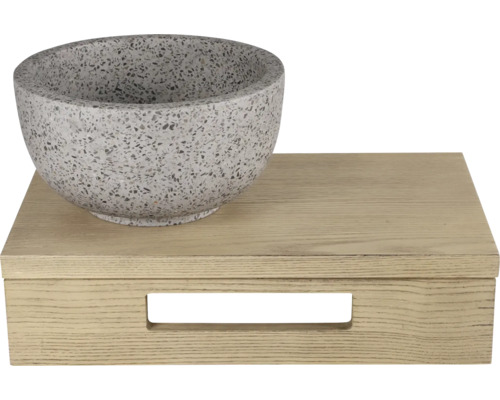 Coupe décorative sur une boîte en bois