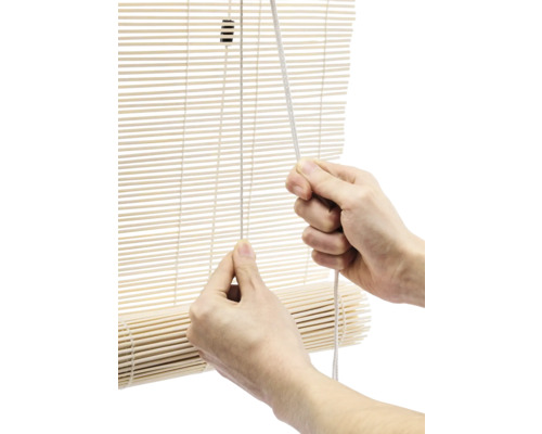 Bedienung einer Bambus Jalousie mit Zugschnur