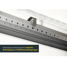 Rollladenkastenprofil mit rechteckigen Ausstanzungen und Metallhalterung