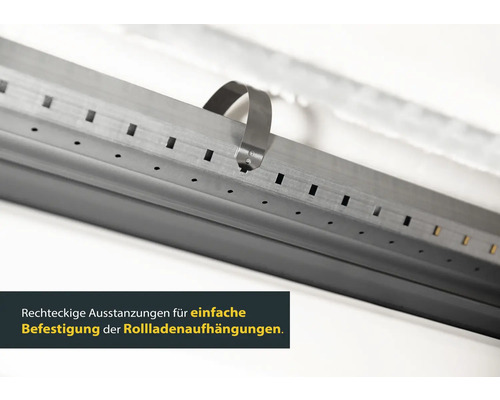 Rollladenkastenprofil mit rechteckigen Ausstanzungen und Metallhalterung