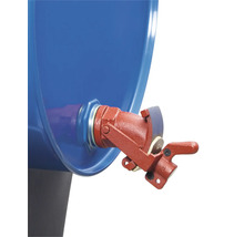 Gros plan d'un robinet de fût sur un fût pour soutirer des liquides