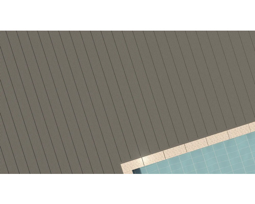 Terrassendielen aus Holzverbundwerkstoff neben einem Schwimmbecken