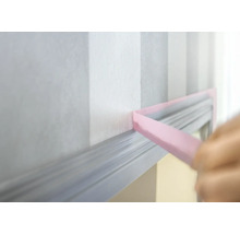 Bordure murale masquée avec du ruban de masquage