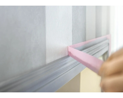 Bordure murale masquée avec du ruban de masquage