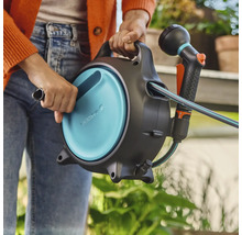 Boîtier de tuyau d'arrosage avec tuyau et lance en main