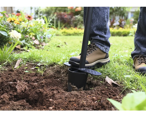 Outil de jardin pour planter des bulbes de fleurs dans le jardin