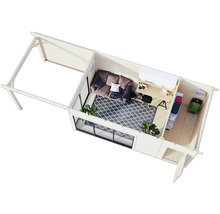 Vue intérieure d'une cabane de jardin en bois avec salon, bureau et espace de stockage