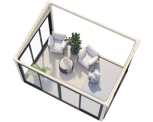 Vue intérieure d'une cabane de jardin moderne avec des sièges, des jardinières et de grandes fenêtres.