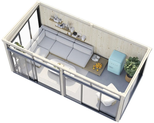 Innenansicht eines Gartenhauses mit Sofa, Tisch und Kühlschrank.