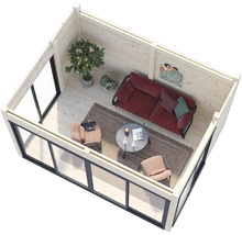 Innenansicht eines Gartenhauses mit Möbeln, Zimmerpflanze und Fenstern.