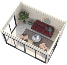 Vue intérieure d'un abri de jardin lumineux avec fenêtres, canapé, fauteuils, table et décoration