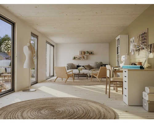 Heller Wohnraum mit Sitzgruppe, Schneiderpuppe und Arbeitsbereich