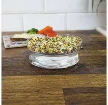 Graines germées dans un récipient en verre sur une surface en bois