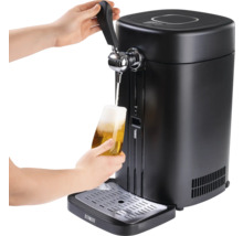 Bierzapfanlage beim Zapfen eines Glases Bier