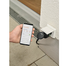 Osram Smart Plug für den Aussenbereich mit App-Steuerung am Smartphone