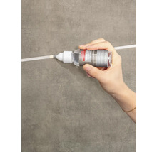 Anwendung des Lugato Fugen Perl Fugenschutz auf Fliesenfugen