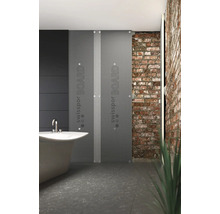 Salle de bains avec baignoire, murs revêtus et panneaux de construction SwissPor Board