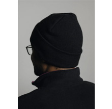 Personne avec bonnet noir et veste noire vue de dos