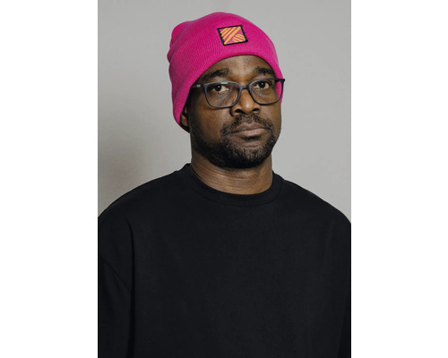 Portrait d'un homme portant un bonnet