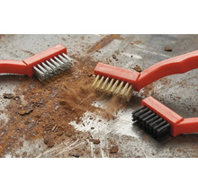 Trois brosses métalliques avec manche en plastique pour enlever la rouille