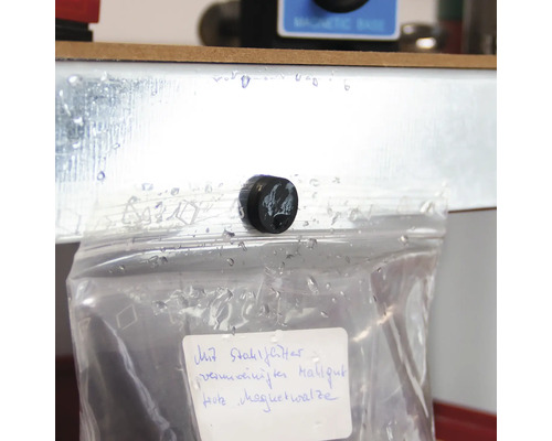 Fermeture magnétique sur un sac transparent