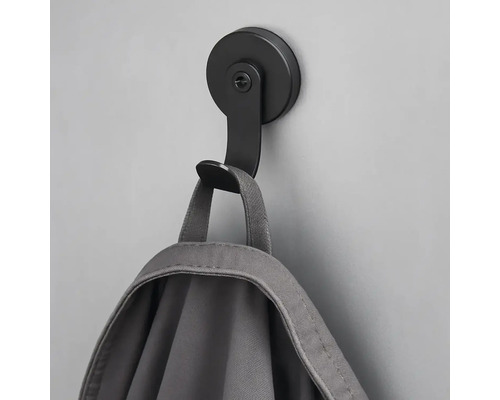 Crochet mural avec sac suspendu