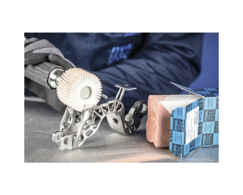 Outils de polissage Pferd en utilisation avec pâte à polir et abrasif