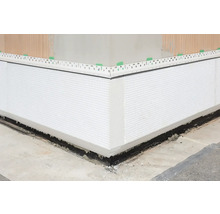 Hauswand mit Perimeterdämmung und Sockelputzprofil