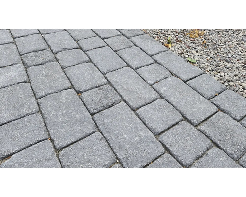 Verlegung von Pflastersteinen für den Aussenbereich