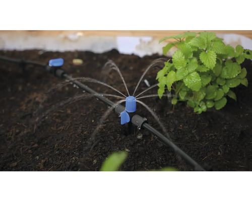 Système d'irrigation avec arroseur dans un parterre de jardin