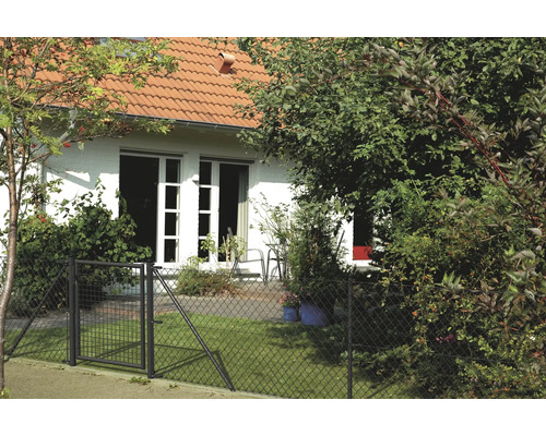 Maison avec grillage et portillon de jardin