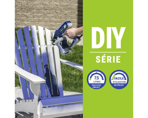 Pulvérisateur de peinture pour la peinture d'une chaise en bois