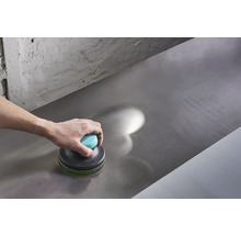 Nettoyage d'une surface métallique avec un tampon de nettoyage