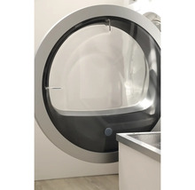 Porte ouverte d'un lave-linge