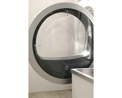 Porte ouverte d'un lave-linge