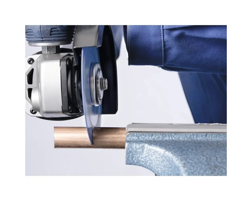 Tube séparé avec une meuleuse d'angle