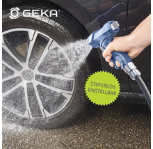 GEKA Logo. Fahrzeugwäsche mit einer Spritzpistole an einem Autoreifen. Das Produkt ist stufenlos einstellbar.