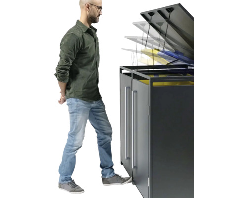 Abfalltrennsystem mit Tretpedal und Person