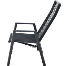 Chaise de jardin réglable avec dossier haut en corde tressée, accoudoirs et structure en métal.
