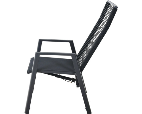 Chaise de jardin réglable avec dossier haut en corde tressée, accoudoirs et structure en métal.