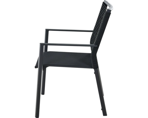 Chaise de jardin empilable avec accoudoirs, structure en métal, dossier avec cordage et assise en textilène.