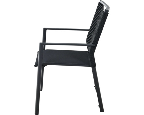Fauteuil de jardin avec accoudoirs, assise en textile et dossier en corde tressée.