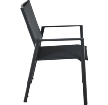 Chaise de jardin avec structure en métal et assise et dossier en textile, avec accoudoirs.