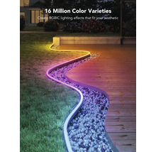 Beleuchteter Gartenweg mit LED-Lichtern für den Aussenbereich