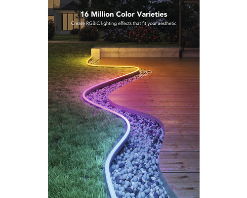 Beleuchteter Gartenweg mit LED-Lichtern für den Aussenbereich