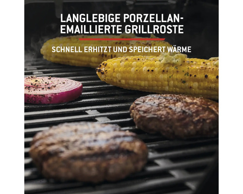 Grille avec épis de maïs, oignons et steaks hachés