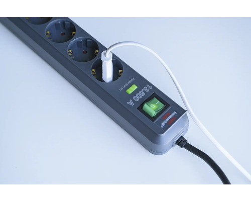 Mehrfachsteckdose mit Überspannungsschutz und Schalter