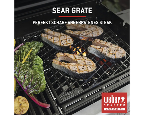 Grille de cuisson pour barbecue Weber Crafted avec du poisson sur le gril