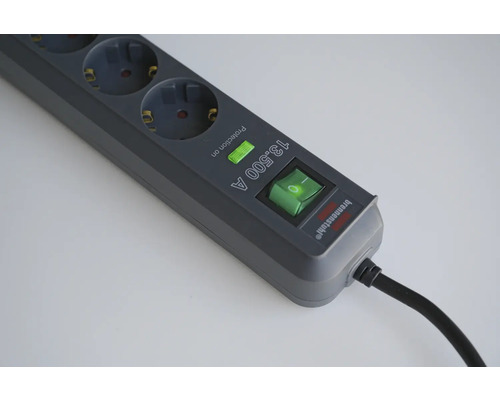 Mehrfachsteckdose mit Überspannungsschutz und Schalter