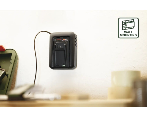 Bosch Logo. Wandmontage Symbol. Bosch 18 Volt Akku Ladegerät an der Wand